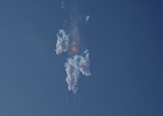 Falla el segundo intento: explota el supercohete de Musk