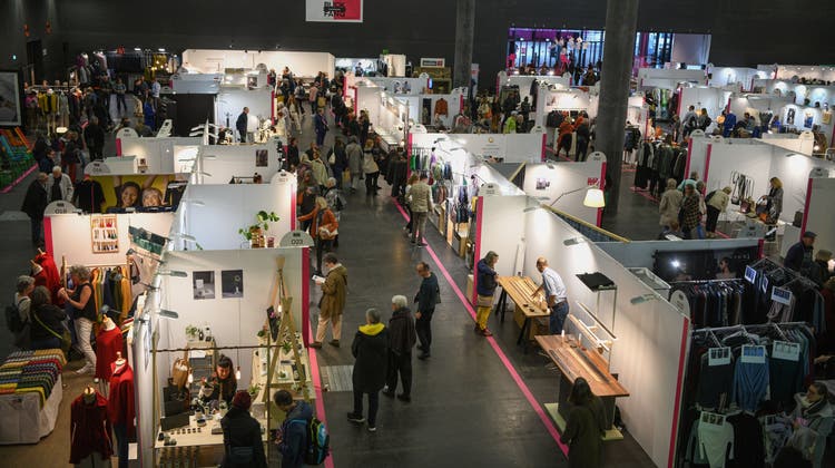 In der Halle 1 des Messezentrums Basel findet die diesjährige «Blickfang» Designmesse statt. (Bild: Juri Junkov)