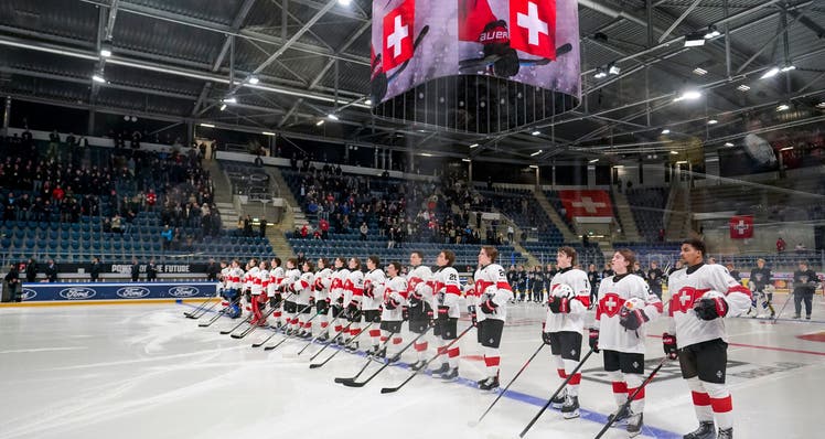 The Swiss U18 national team at the start of the World Cup in Basel in front of 2000 spectators. 