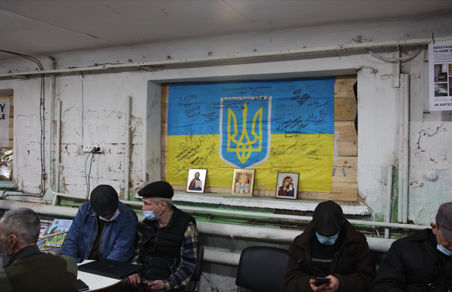 Die Industriestadt Awdijiwka in der Ukraine: Nur im Bunker gibt es Strom für Laptops und Handys.