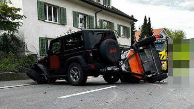 Der Jeep hatte beim Unfall ein Anhänger angekoppelt (Kapo AG)