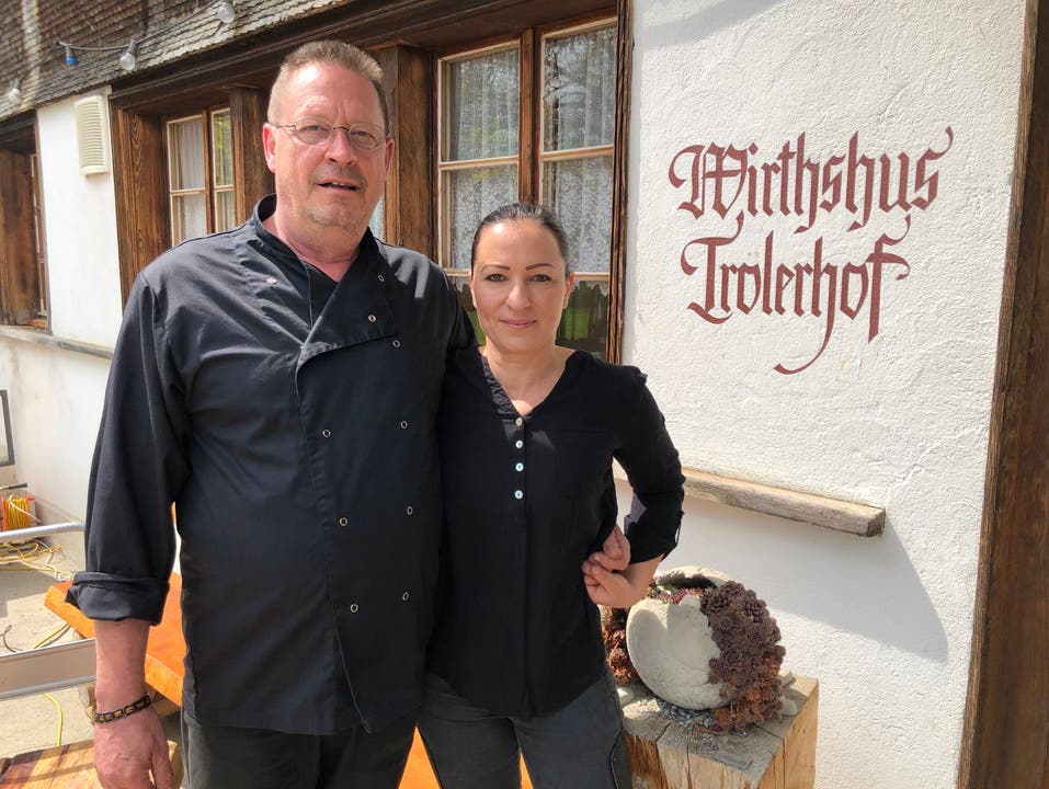Menziken, 3. Mai: Mitte Mai öffnet der Menziker Traditionsgasthof «Toblerhof» unter neuer Führung. Christian Kobler (links) und Nicoleta Olk sind die neuen Pächter im Wirtshaus.