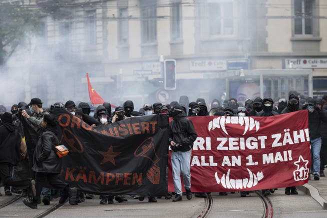 Left-wing autonomists from the Black Bloc on May 1st at a post-demonstration in Zurich.