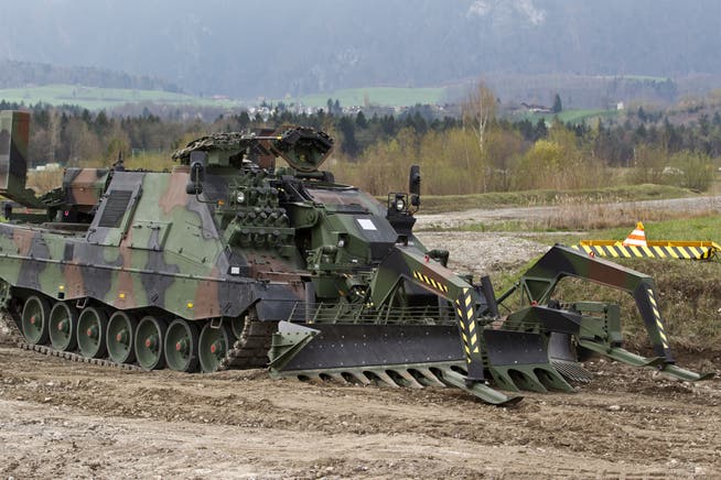 The mine clearance tank G/Mirm Pz Leo.  It clears mines 4.2 meters wide and 30 centimeters deep.