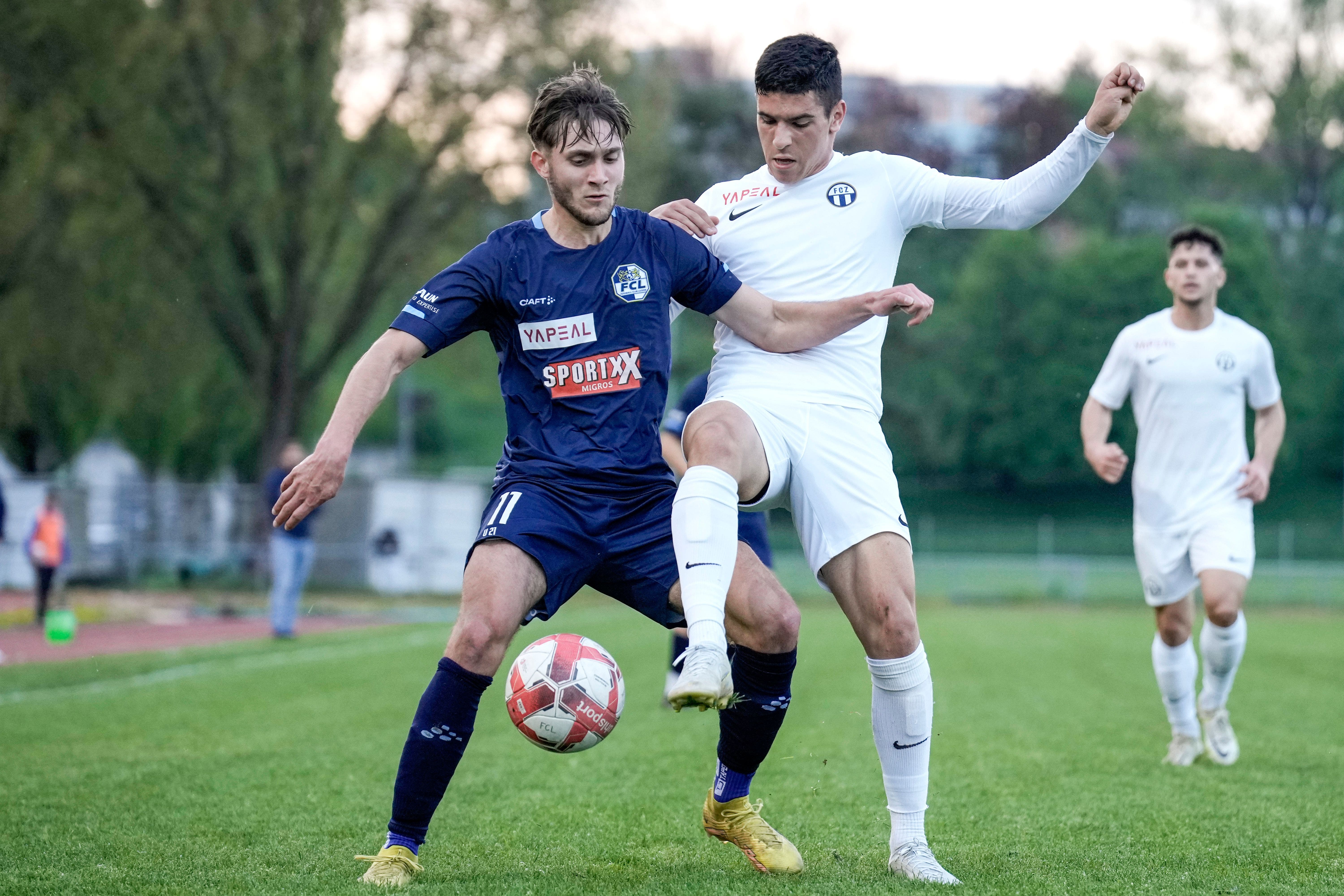 Luzerns U21 Marvin Bieri (links) gegen Zürichs U21 Fabian Gloor.