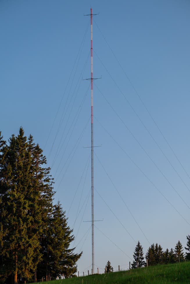 125 Meter gross: Der Windmessmasten auf der Alpiliegg im Entlebuch.