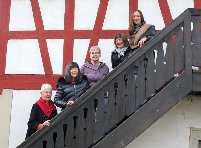 Die fünf Künstlerinnen bei «Kunscht us Nüfere».