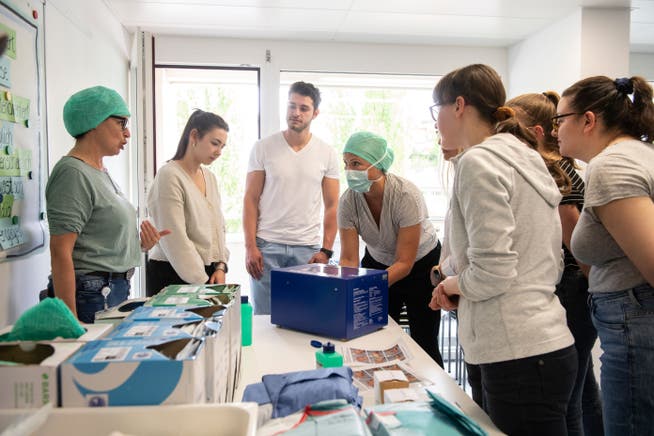 Vergangenes Jahr besuchten Interessierte etwa einen Operationssaal im Luzerner Kantonsspital.