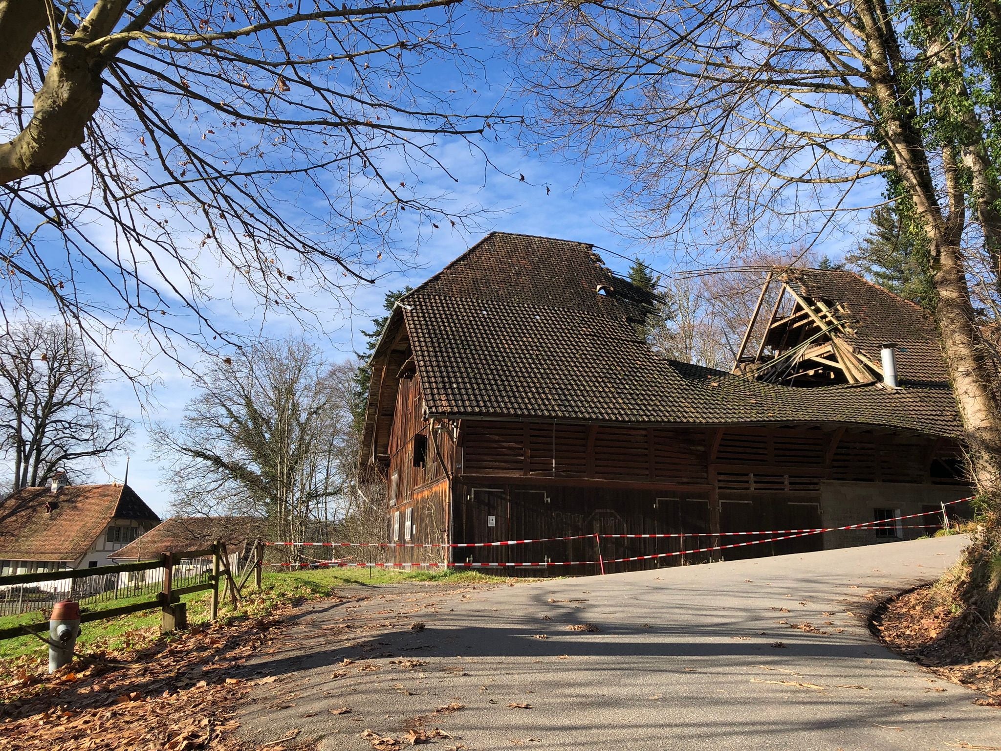 Schlossrued - Eingestürztes Dach: Warum noch immer nicht klar ist, wie ...