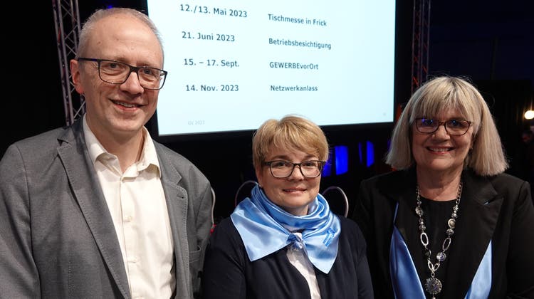 Neu im Geref-Vorstand ist Michael Schmid, der für Evelyne Wernli (rechts) nachrückt, in der Mitte Präsidentin Franziska Bircher. (Bild: Peter Schütz)