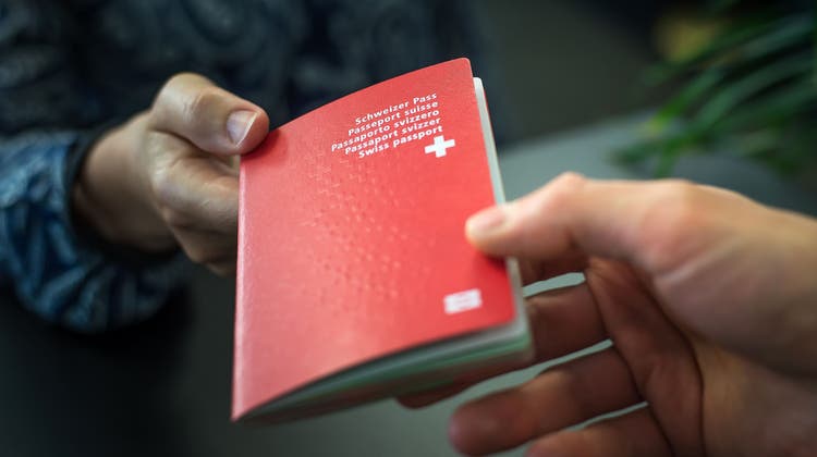 Wer als Ausländerin oder Ausländer den Schweizer Pass beantragt, muss  eine Reihe von Voraussetzunge erfüllen. Im Aargau noch ein bisschen mehr als anderswo. (Bild: Michel Canonica)