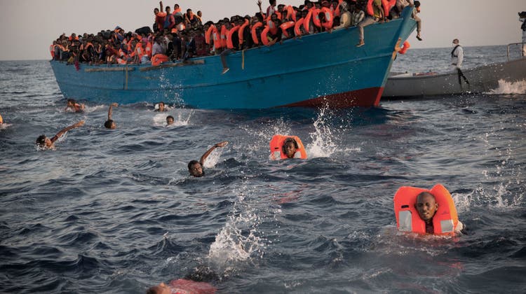 Solche Bilder wiederholen sich, Migrationsforscher Ruud Koopmans sieht sie als Resultat einer falschen Asylpolitik in Europa. Sein Vorschlag ist prüfenswert. (Emilio Morenatti/AP)