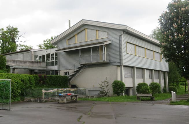 Das Primarschulhaus im Bremgarter Ortsteil Hermetschwil-Staffeln ist sanierungsbedürftig.