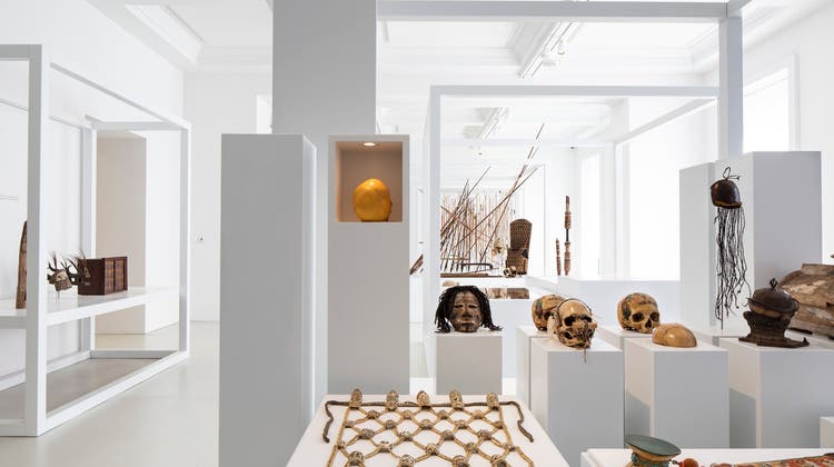 2019 setzte sich das Museum der Kulturen Basel in der Ausstellung «Wissensdurst trifft Sammelwut» mit der Herkunft von Objekten auseinander. (Bild: Omar Lemke/MKB)