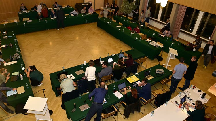 Fünf Personen fehlten am Donnerstag im Rathaussaal. 45 Einwohnerrätinnen und Einwohnerräte waren anwesend. (Bild: Alexander Wagner (Herbst 2022))