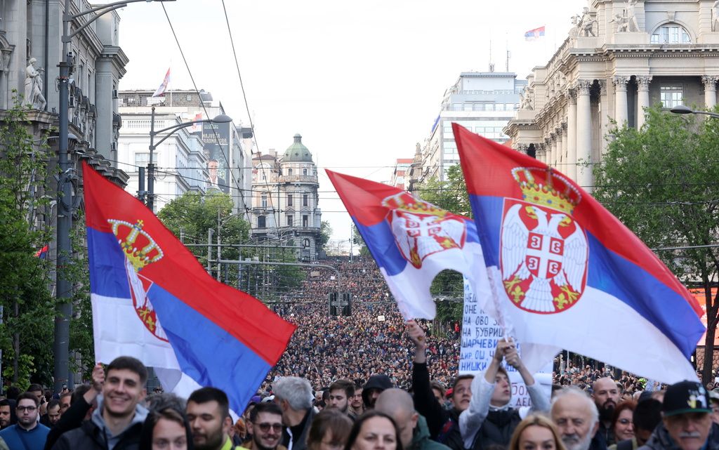 Zehntausende Bei Protest Gegen Gewalt In Serbien