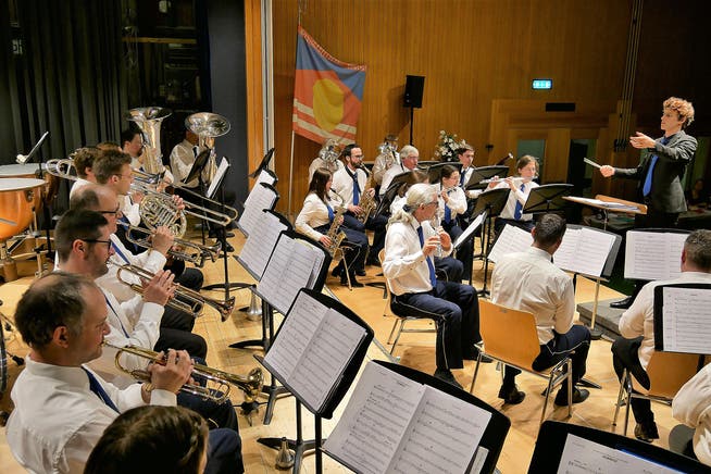 Die Musikgesellschaft Sonnenberg Schwendi spielt unter der Leitung des neuen Dirigenten Donatien Bachmann das traditionelle Jahreskonzert.