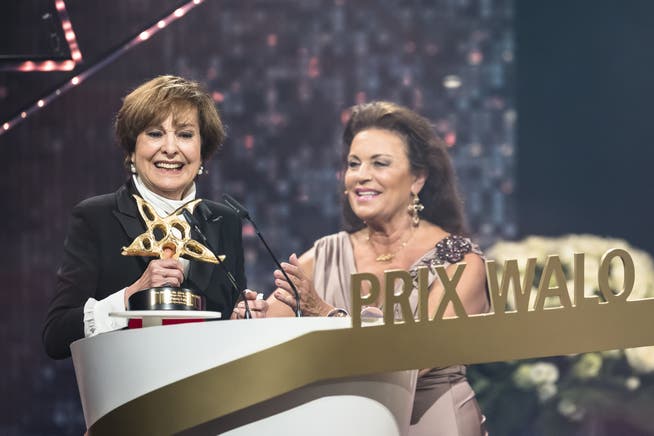 Paola Felix mit dem Prix Walo neben Monika Kaelin an der 47. Verleihung des Prix Walo. 