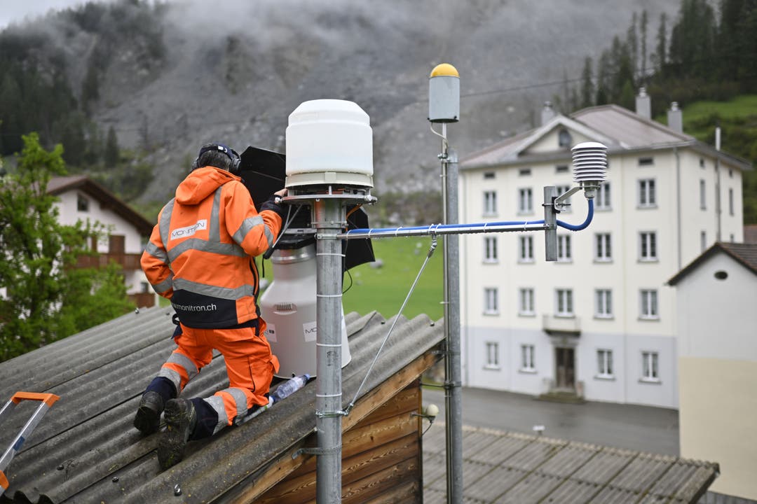 Zum Beispiel auch aus dem Dorf wird der «Brienzer Rutsch» mit Messgeräten überwacht. Seit dem 10. Mai läuft diese autonom.