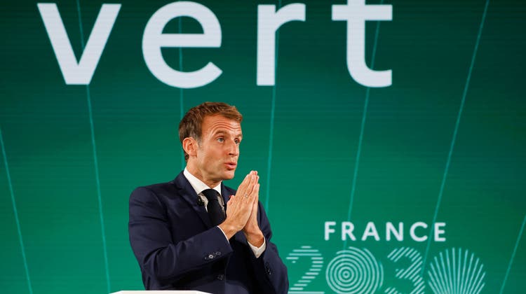 «Vert» ist grün: Emmanuel Macron bei der Präsentation von «France 2030», einem seiner vielen Investitionspläne. (Bild: Ludovic Marin/EPA)