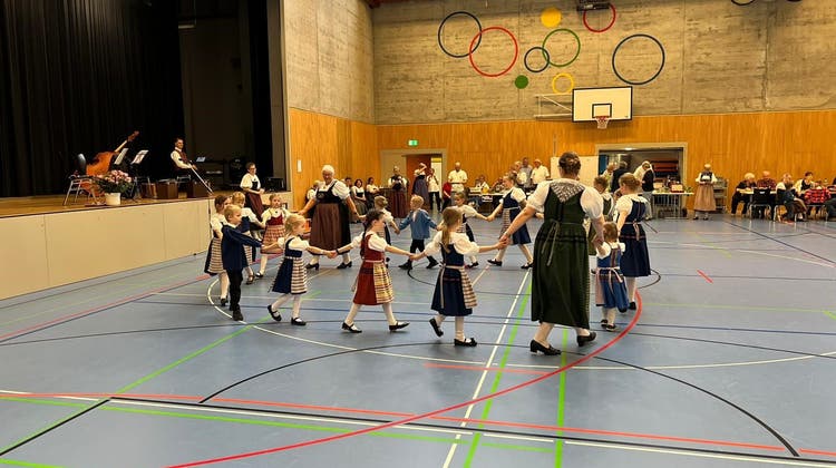Tanznachmittag der Trachtengruppe Schinznach-Dorf