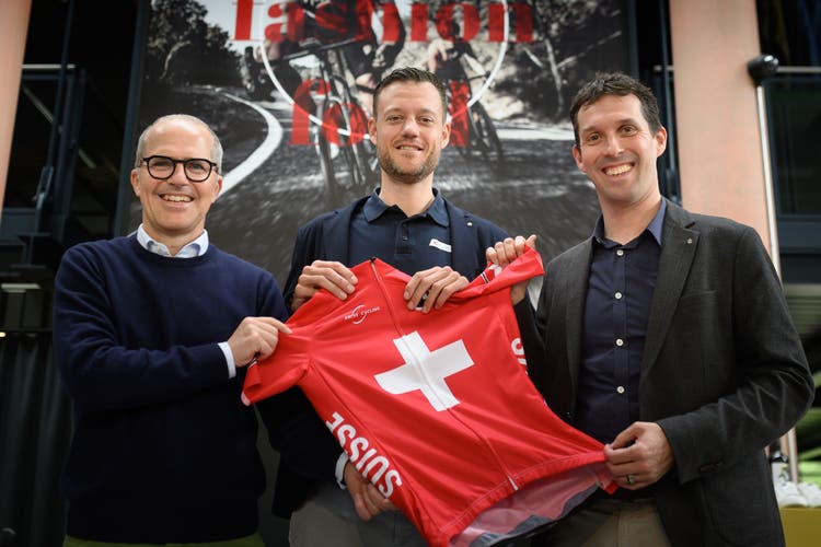 Freuen sich auf die Tour de Suisse, die durch die Region fährt: Thomas Kirchhofer (links), Direktor St.Gallen-Bodensee-Tourismus, Projektleiter lokales OK Sandro Poltéra und Tübachs Gemeindepräsident Michael Götte (rechts).