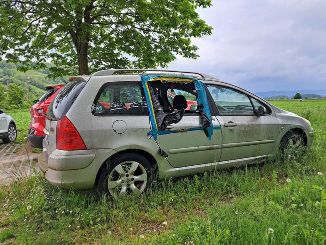 Bis zum 16. Mai interessierte sich niemand für den silbernen Peugeot mit der fehlenden Fensterscheibe.