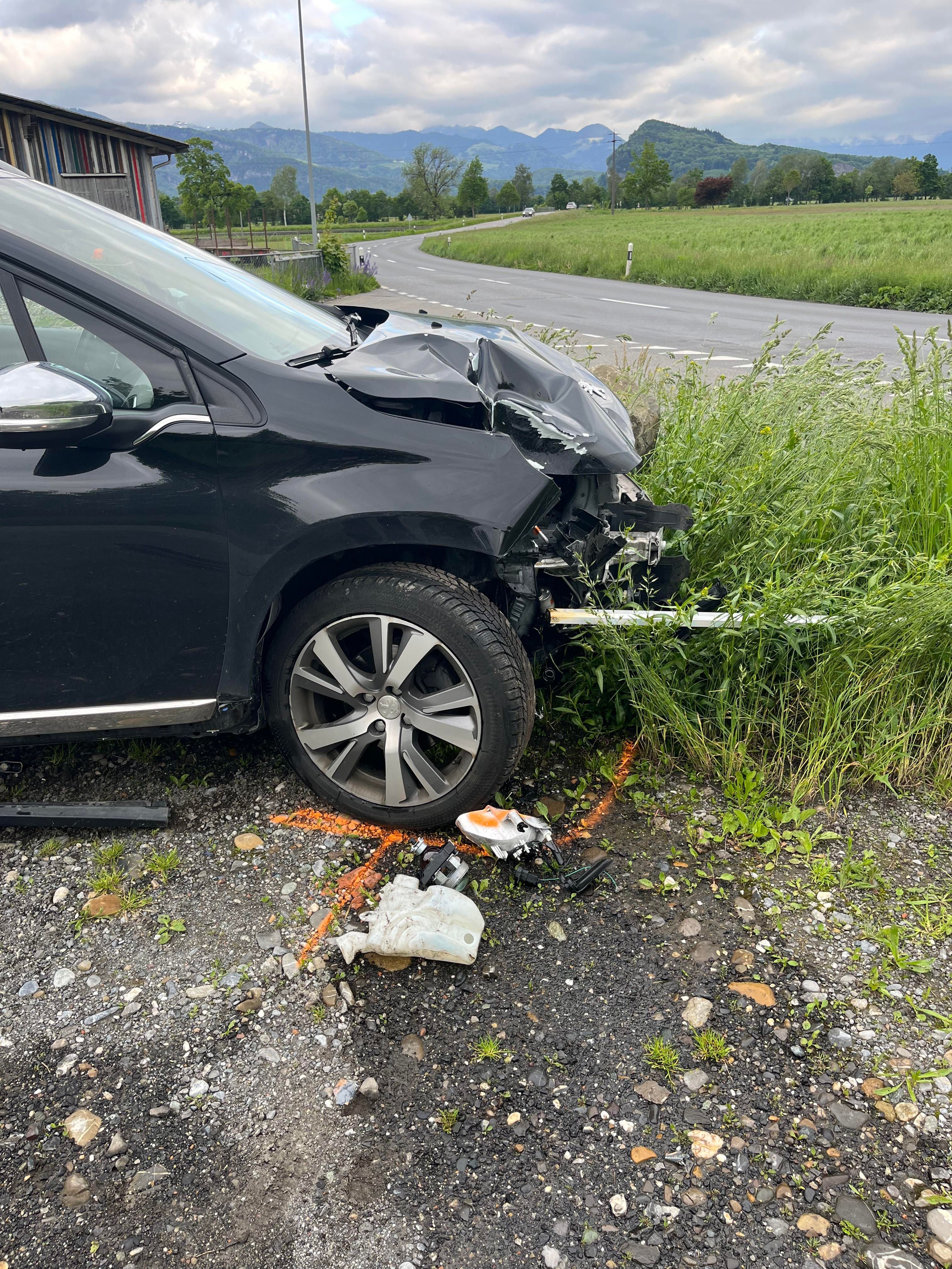 Kriessern: Alkoholisierter Autofahrer Kollidiert Mit Tafel