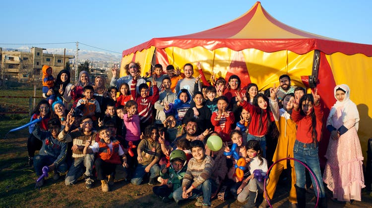 Der libanesische Zirkus Bulaban will Kinder ihre Sorgen vergessen lassen. (Bild: PD)