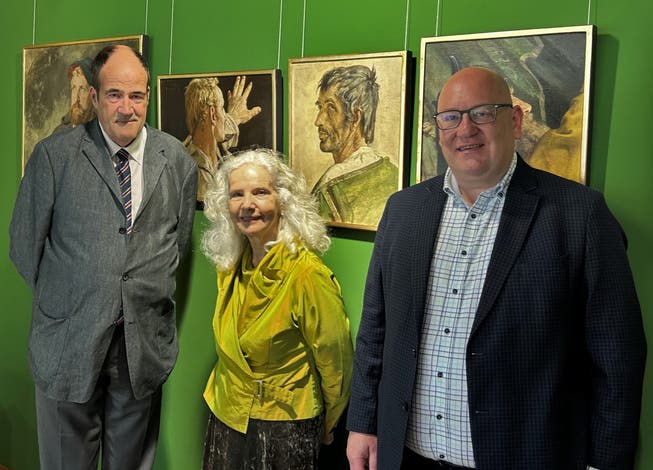 Von links: Martin E. Veillon, der Urenkel von Ernst Stückelberg, Buchautorin Rose Marie Schulz-Rehberg und Sandro Christen, Mitglied des Tell-Museumsrats. 
