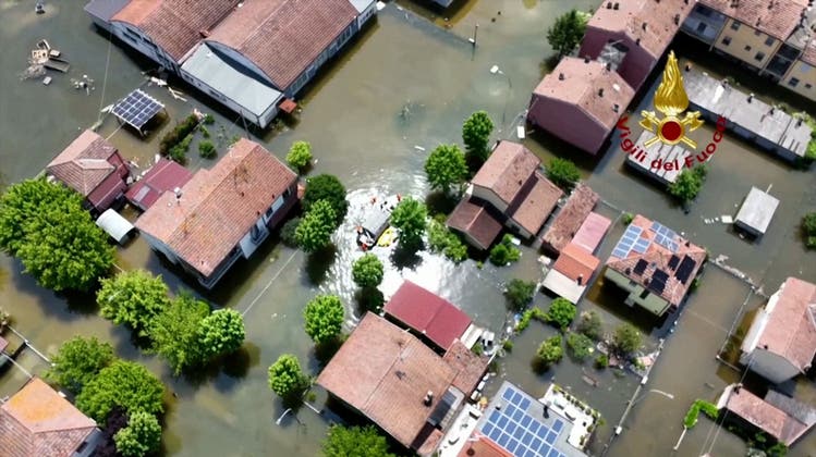 Ganze Städte unter Wasser: So heftig haben die Unwetter Teile von Italien getroffen