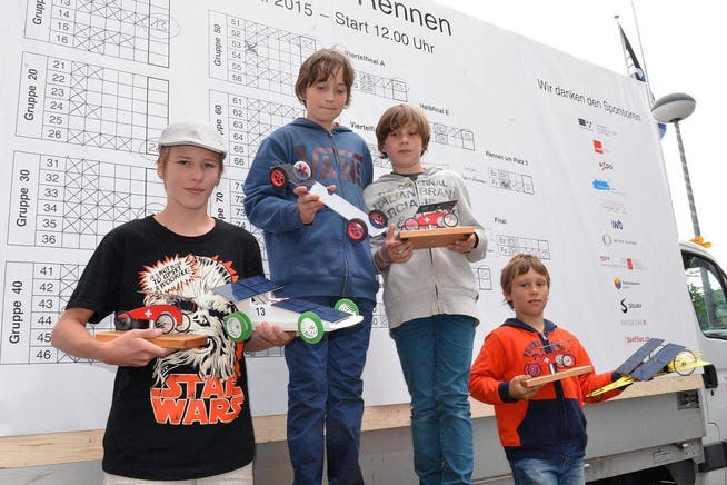 In 2015, Gian-Leo Willy (Blue Jumper) and his brother Armon won the solar car race at the Children's Museum in Baden.