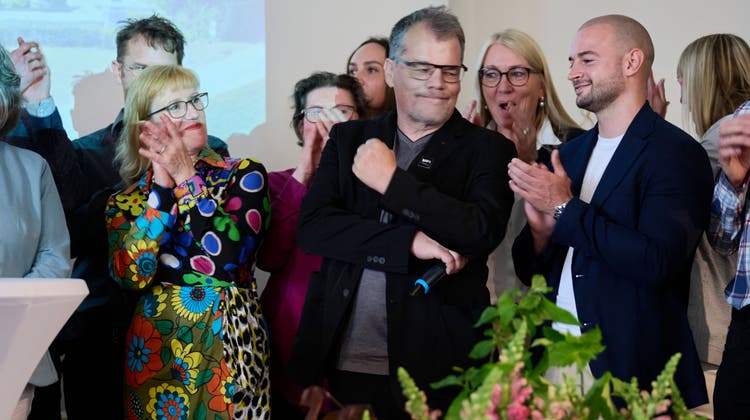 Harri Kunz mit der Siegerfaust. Der Event-Organisator gewinnt den Tourismuspreis des Kantons Solothurn. (Bild: José R. Martinez)