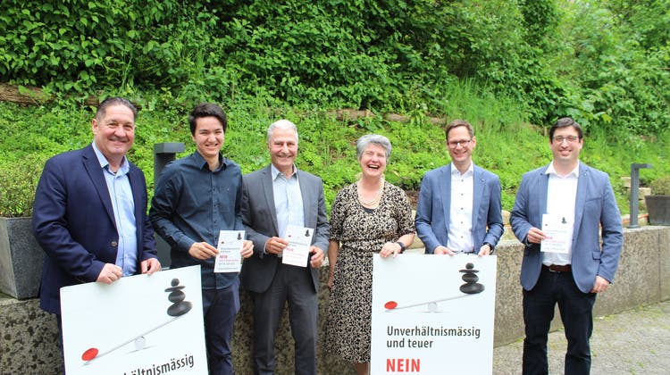 Das überparteiliche Nein-Komitee: Mario Gratwohl (SVP), Tim Voser (Jungfreisinnige), Michael Wetzel (Die Mitte), Gertrud Häseli (Grüne), Silvan Hilfiker (FDP) und Stefan Huwyler (FDP). (Bild: zvg)