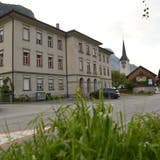 Das Kirchmatt-Schulhaus soll in den Besitz der Römisch-Katholischen Kirchgemeinde übergehen. (Bild: Urs Hanhart (Erstfeld, 22. 5. 2023))