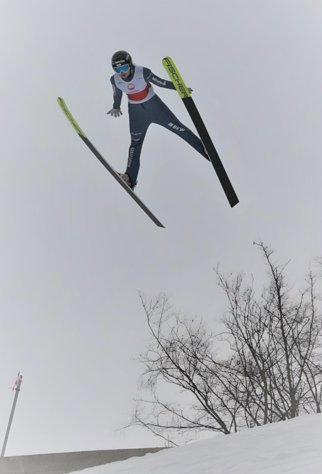 Die Engelbergerin Sina Arnet – hier bei einem Trainingssprung auf der Gross-Titlis-Schanze – freut sich auf das Weltcup-Skispringen vor eigenem Publikum.