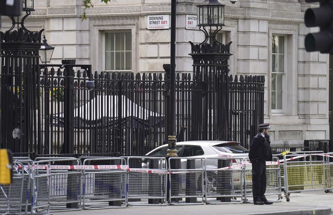 Ein Mann krachte mit seinem Wagen in das Tor zum Haus des britischen Premiers.