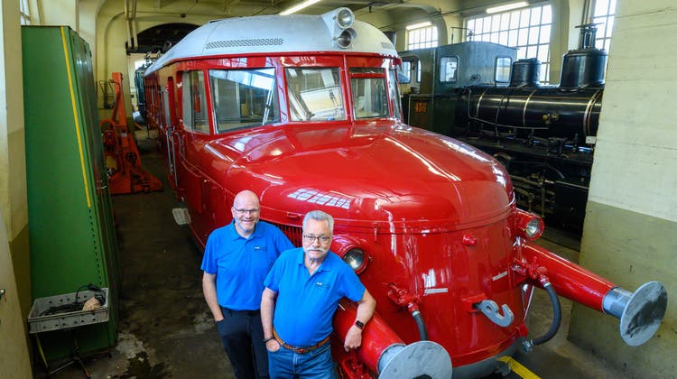 Der rote Pfeil, hier in der Werkstatt in Balsthal, hat an jedem Ende eine Lokomotive und dazwischen Sitzplätze. (Bild: Bruno Kissling)