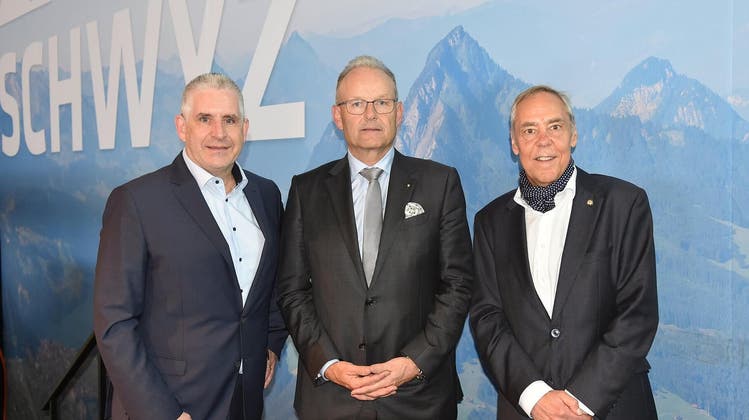 Rigi-Bahnen-Präsident Karl Bucher (Mitte) mit den neuen VR-Mitgliedern Sebi Lüönd (links) und Urs Eberhard. (Bild: Damian Bürgi)