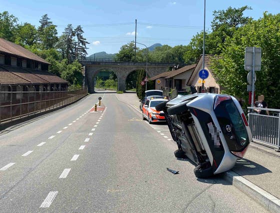 Traktor-Anhänger erfasst Velofahrerin in Langendorf