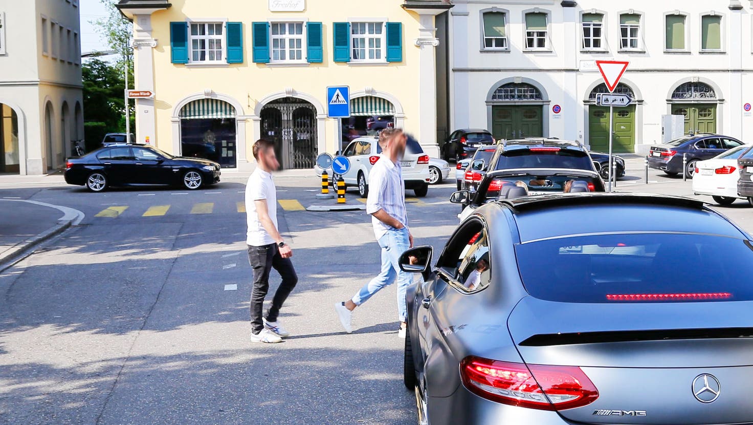 Autoposer sind Personen, welche in ihrer Freizeit ihre motorenstarken Autos an bevölkerten Orten wie an der Hauptstrasse in Rorschach zeigen wollen. (Bild: Rudolf Hirtl)