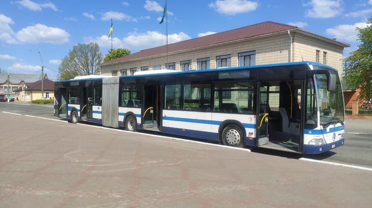 Dieser ehemalige Linienbus der Zugerland Verkehrsbetriebe kommt nun in Iwankiw zum Einsatz. (Bild pd)