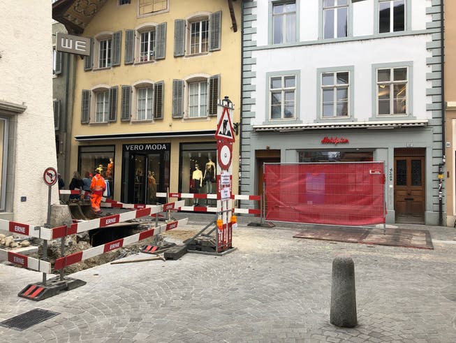 Baustelle an der Hinteren Vorstadt in Aarau: Hotelplan hat ein Baugesuch für ein Container-Provisorium eingereicht.