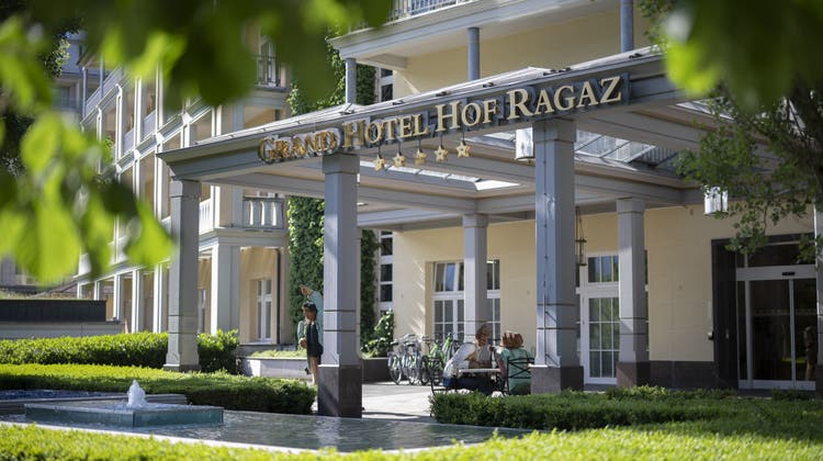 Das Grand Hotel Hof Ragaz ist nach der 13,5 Millionen Franken teuren Renovation wieder geöffnet. (Bild: Gian Ehrenzeller/Keystone)