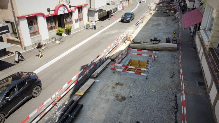 Bei der Sanierung und Erneuerung der Hauptstrasse in Rorschach werden auch Leitungen für das künftige Anergienetz verlegt- (Bild: Rudolf Hirtl)