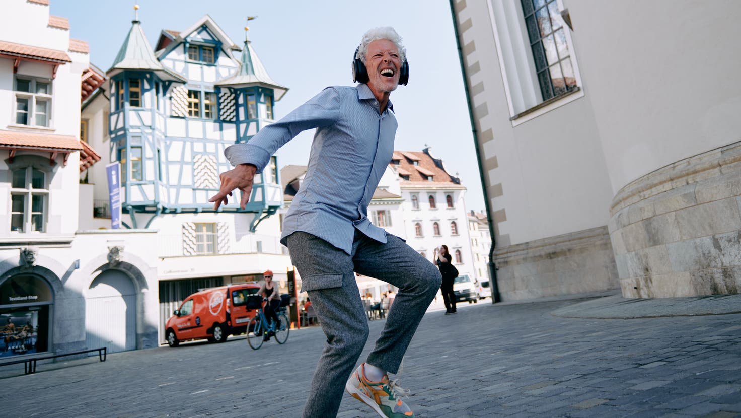 Mindestens vier Stunden läuft Andrzej Weber – der Tänzer von St.Gallen – jeden Tag. Mal tanzend, mal einfach so. Aber immer in Bewegung. (Bild: Thi My Lien Nguyen)