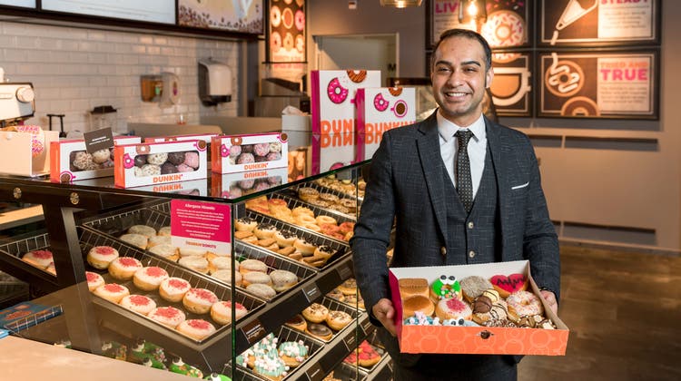 Der Marketingchef Hamza Ayub von Dunkin' Schweiz wurde von Forbes im vergangenen Jahr zu den «30 under 30» im Bereich Marketing gekürt. (Bild: Sandra Ardizzone)