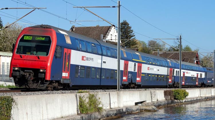 Eine S-Bahnkomposition DPZ, wie sie zuweilen an Wochenenden auf der IR-Linie Luzern-Zürich zum Einsatz kommt. Sie bietet deutlich weniger Komfort als die neuen FV-Dosto oder die modernisierten IC 2000, die normalerweise auf dieser Strecke zum Einsatz kommen. (Bild: SBB)