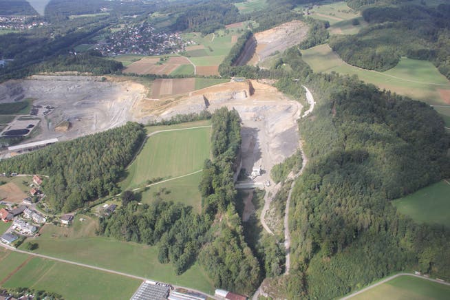 Am Steinbitzweg neben dem Steinbruch in Auenstein/Veltheim kam es 2021 zu Schäden durch Regen – nun soll ein dauerhaftes Rückhaltebecken entstehen.