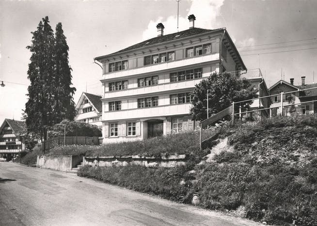 Das Fabrikantenhaus, hier auf einer alten Postkartenansicht, soll bald wieder erstrahlen und der Öffentlichkeit zur Verfügung stehen.